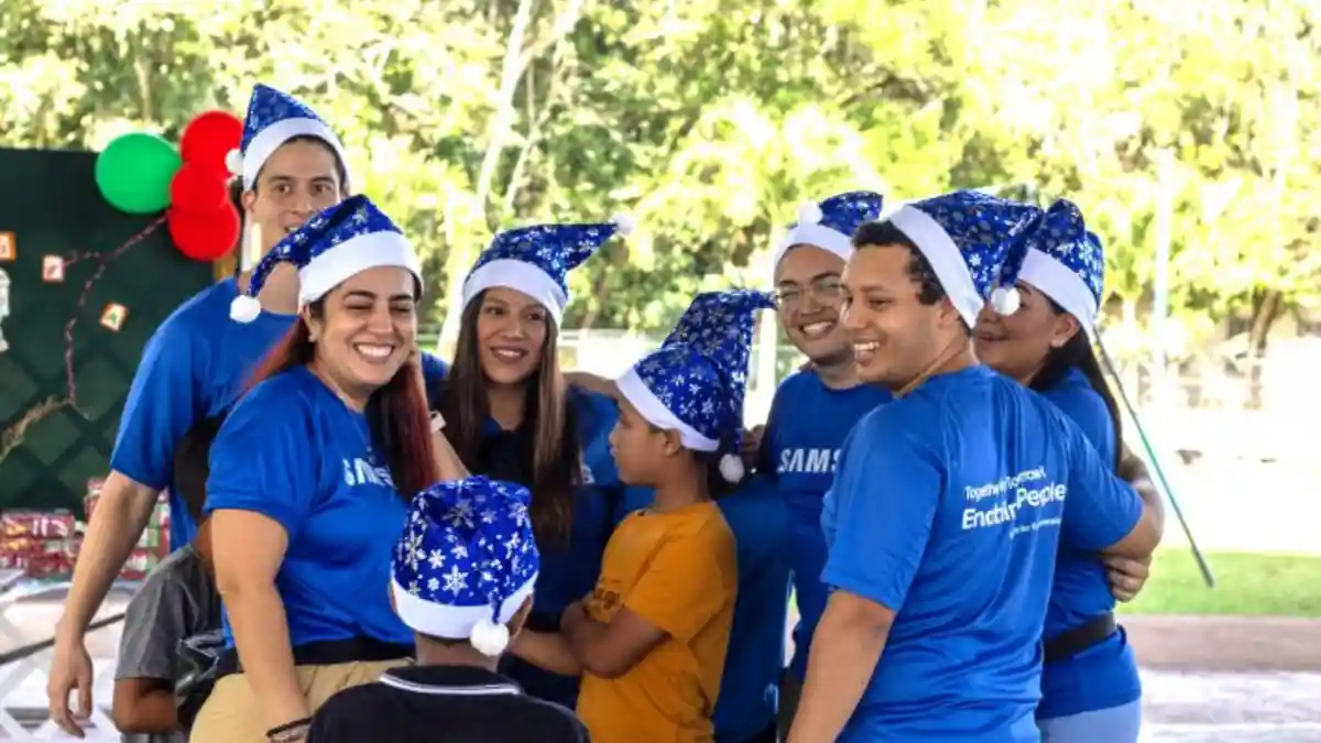 Samsung lleva alegría navideña a niños en Latinoamérica