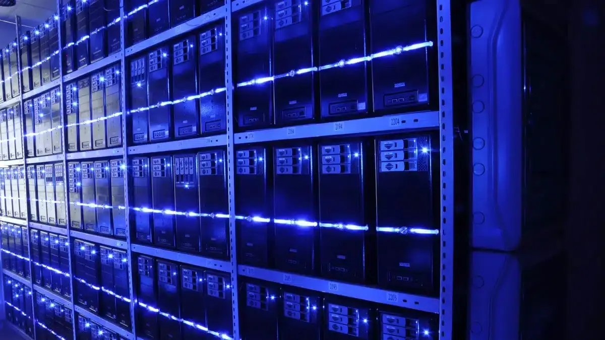 Bots Rusos: infraestructura de servidores y centros de datos vinculada a operaciones digitales automatizadas.
